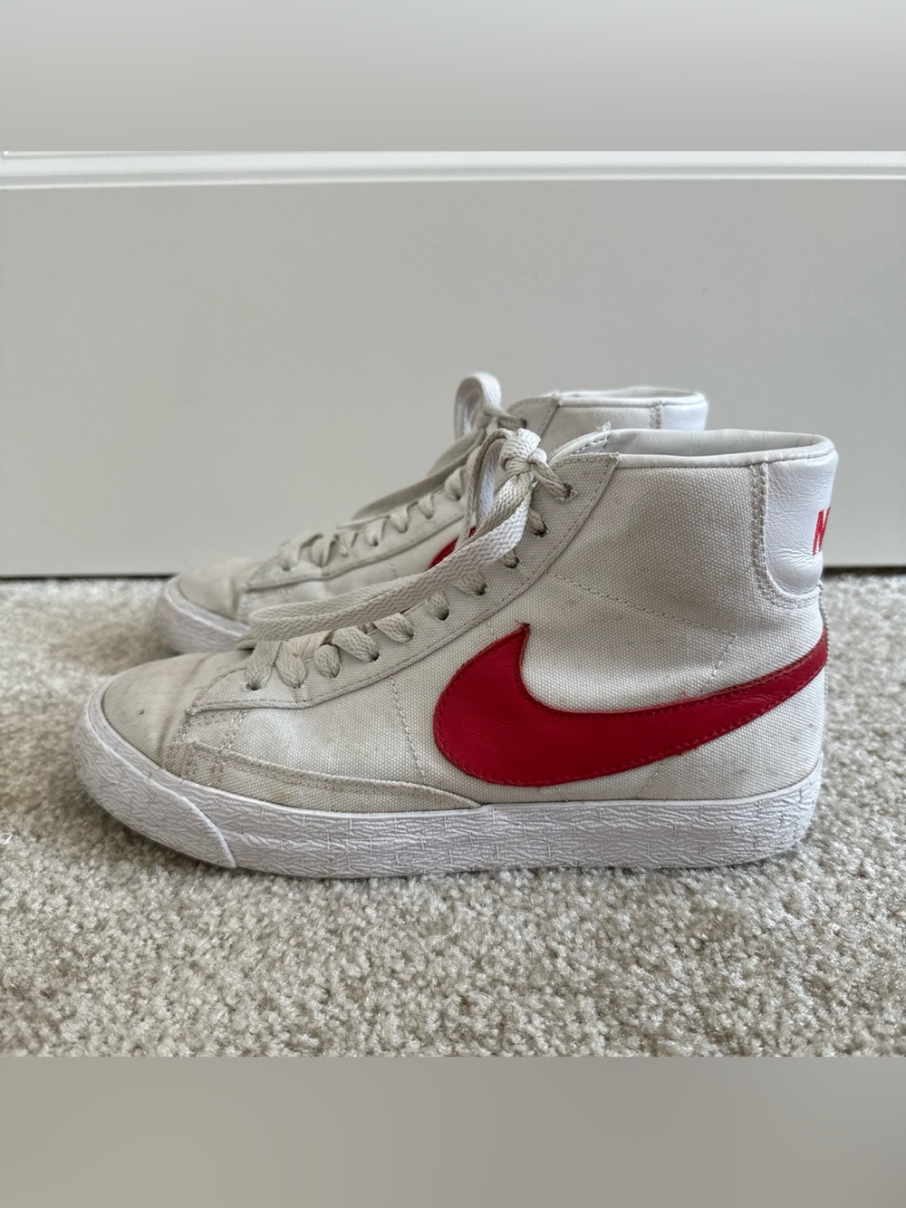 Nike Women’s Retro Style White and Red High Top Lace Up Sneakers